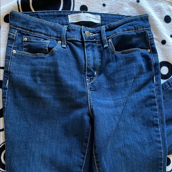 Levi's Signature mid rise bootcut blue jeans, size 6, short hem - Picture 2 of 13